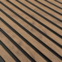 In Holz- und Metalloptik